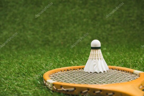 Beginnende badmintonspelers tijdens een training
