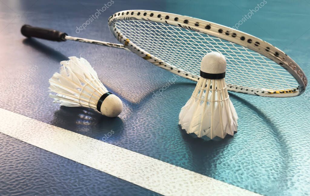 Badmintonspelers in een competitiewedstrijd